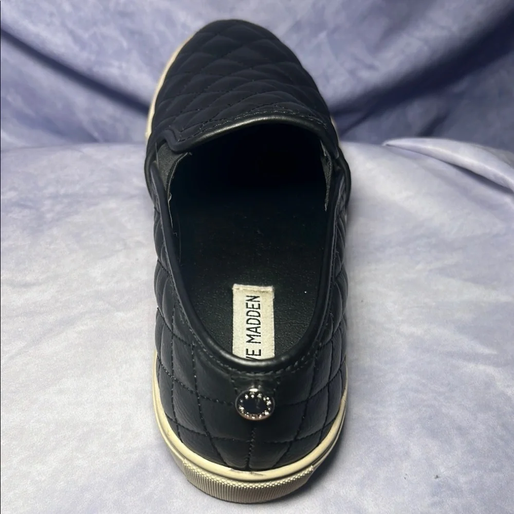 Steve Madden black cushioned slip-on sneakers, model Ecentrcq